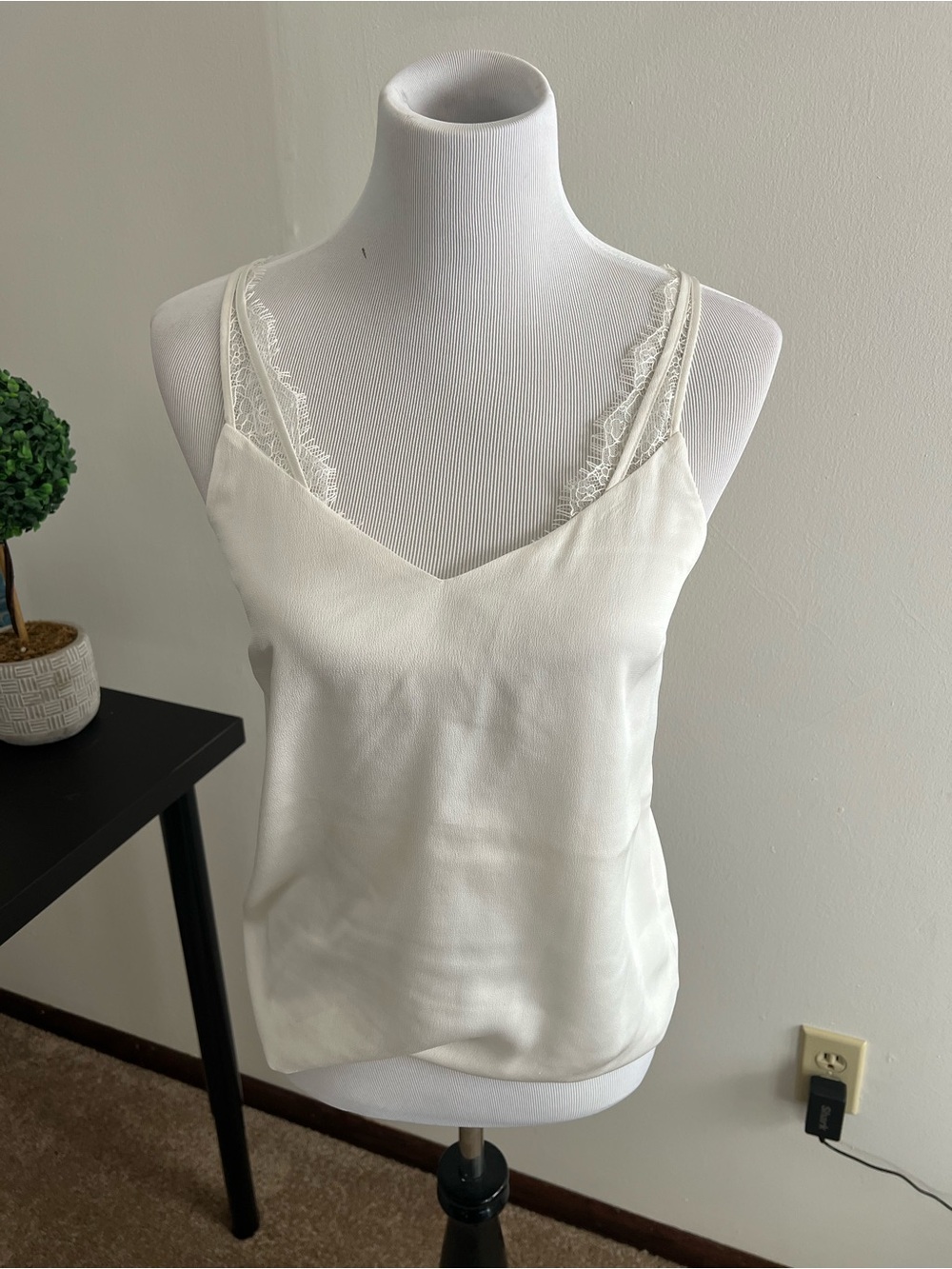 NWOT Women’s White Lace Trim Camisole Top